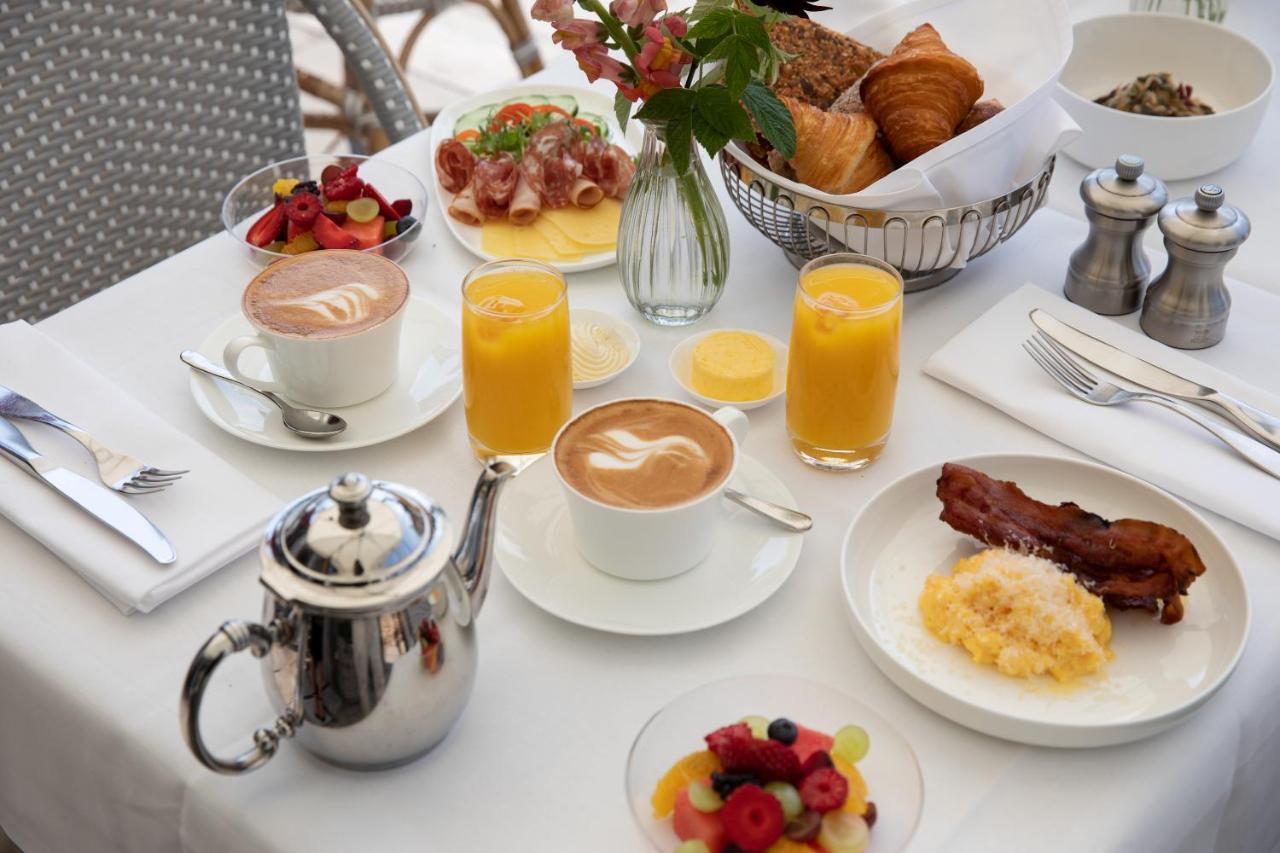 Hotel Diplomat Стокхолм Екстериор снимка A breakfast table