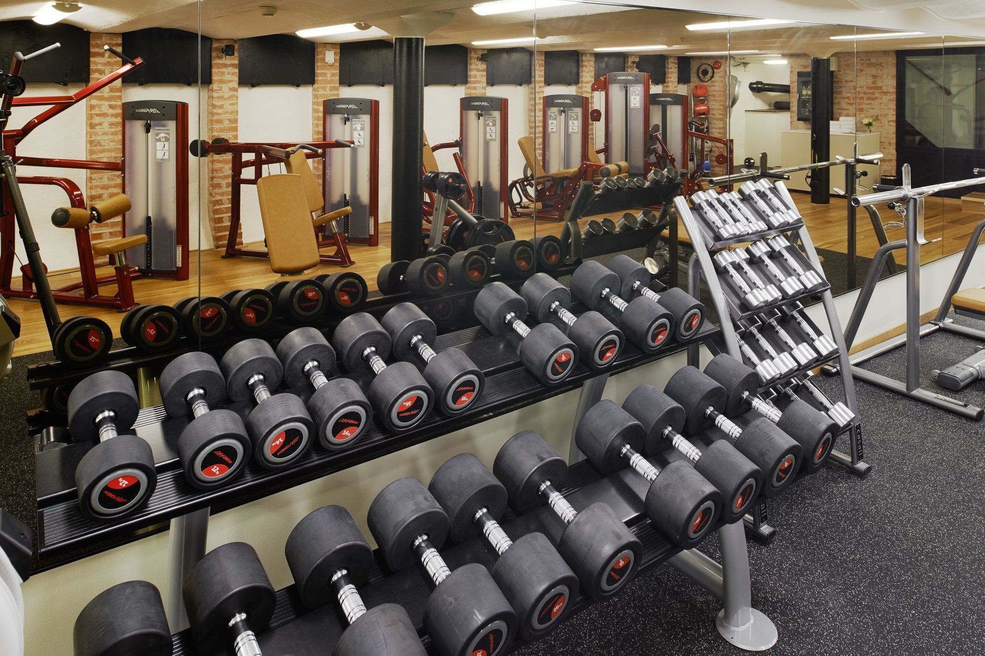 Hotel Diplomat Стокхолм Екстериор снимка The gym at the London Scottish Club